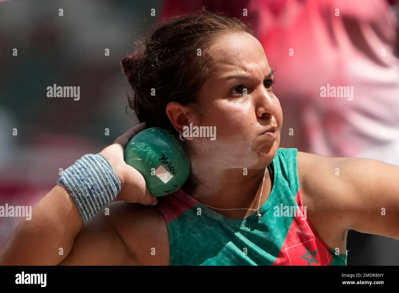 Morocco's Hayat El Garaa competes during the women's Shot Put F41 at the Tokyo 2020 Paralympics Games in Tokyo, Japan Friday, Aug. 27, 2021. (AP Photo/Eugene Hoshiko) Stockfoto