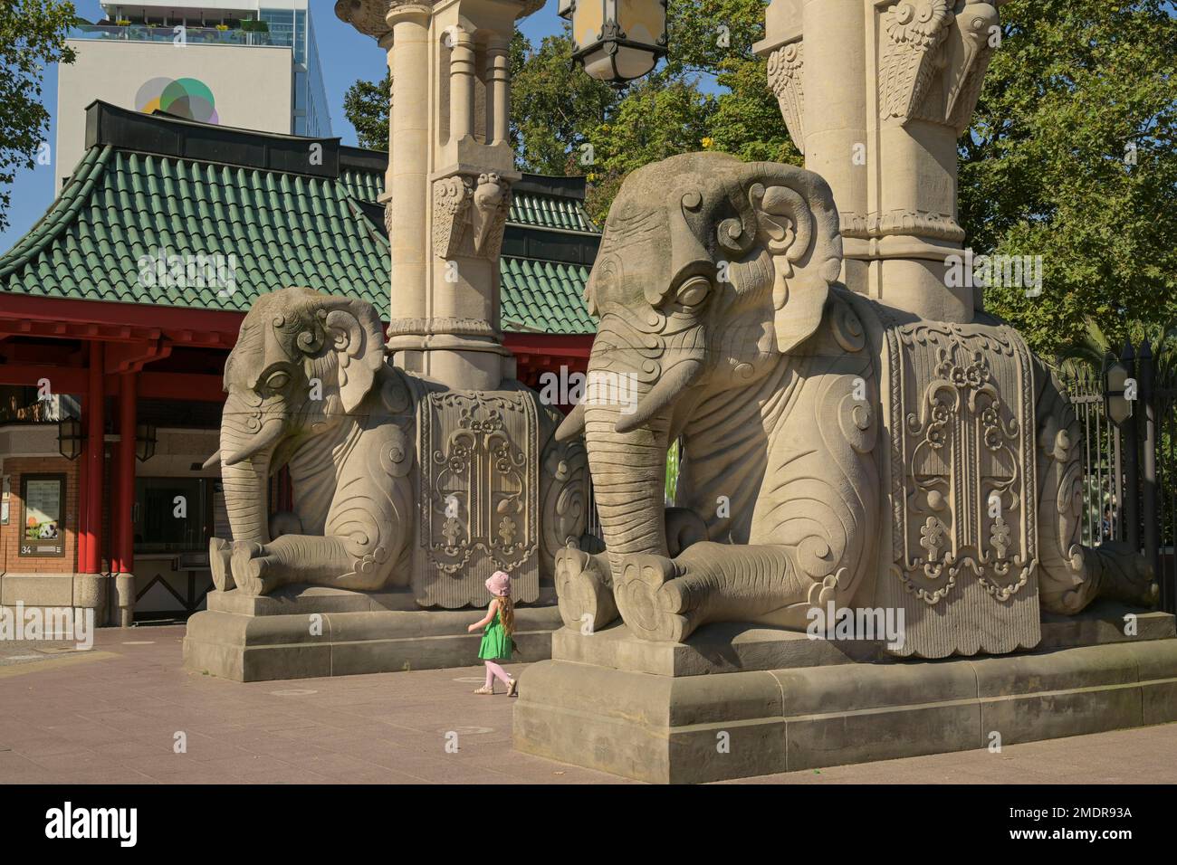 Elefantentor, Zoologischer Garten, Budapester Straße, Tiergarten, Mitte, Berlin, Deutschland Stockfoto