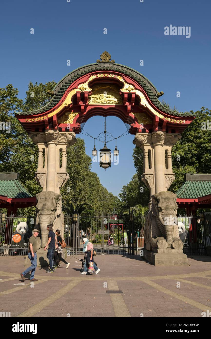 Elefantentor, Zoologischer Garten, Budapester Straße, Tiergarten, Mitte, Berlin, Deutschland Stockfoto