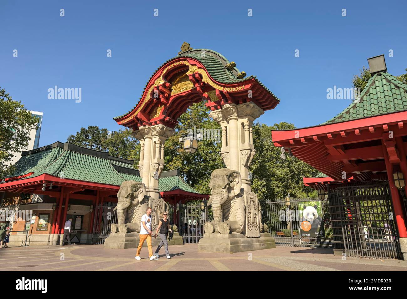 Elefantentor, Zoologischer Garten, Budapester Straße, Tiergarten, Mitte, Berlin, Deutschland Stockfoto