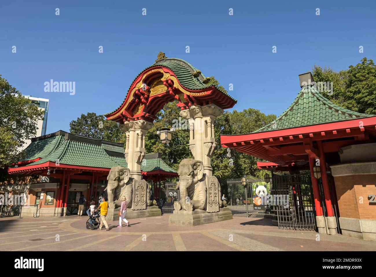 Elefantentor, Zoologischer Garten, Budapester Straße, Tiergarten, Mitte, Berlin, Deutschland Stockfoto