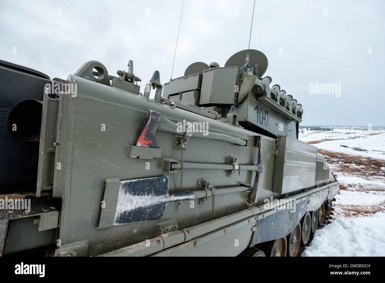 ADAZI, LETTLAND, FEBRUAR 2018 - Pizarro-gepanzertes Kampffahrzeug der ASCOD bei Übungen der NATO-Streitkräfte. Die spanische Armee führte Übungen mit Leopard durch Stockfoto