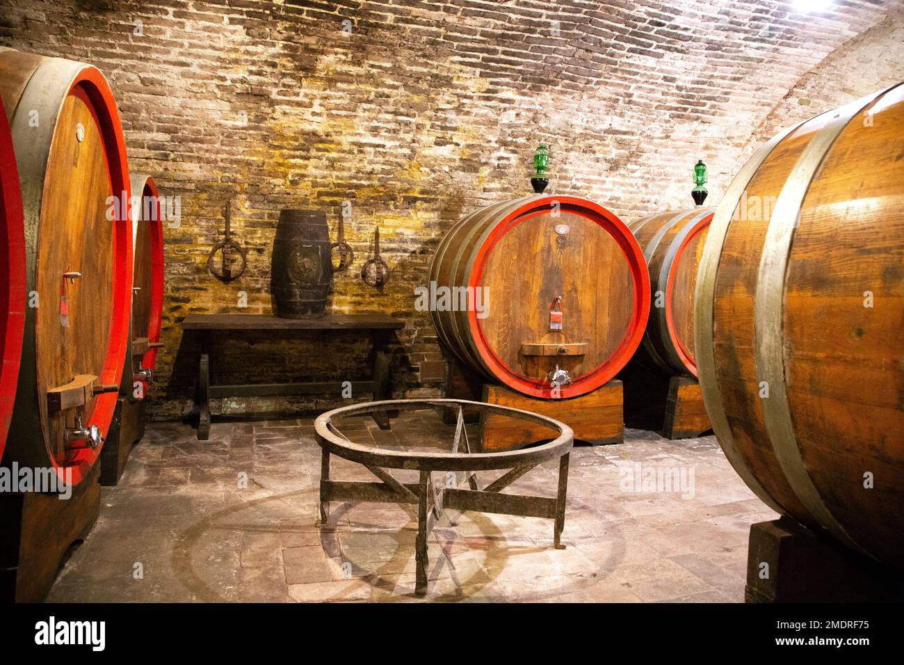 Alter Weinkeller für die Herstellung von Chianti-Wein, Montepulciano Italien Stockfoto