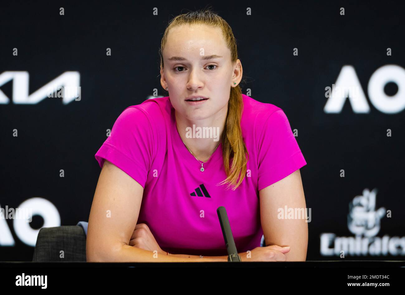 Elena Rybakina aus Kasachstan spricht nach der vierten Runde gegen die