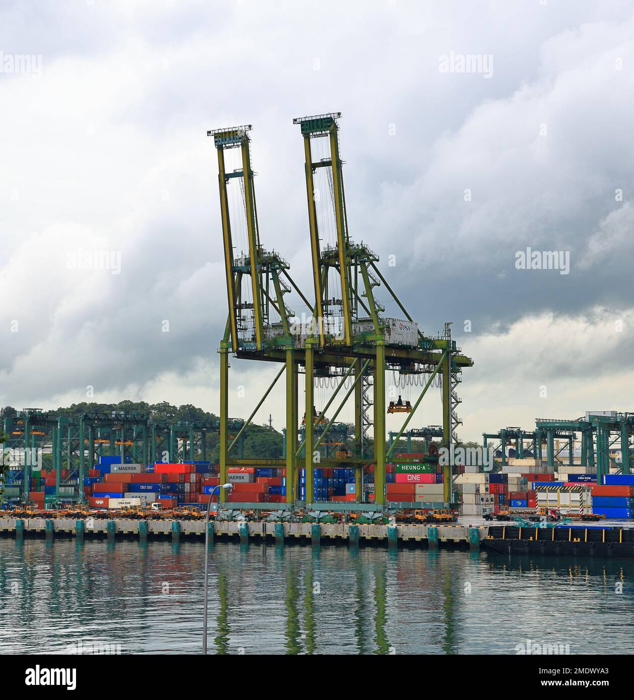 Containerterminal für die Schifffahrt in Singapur, das asiatische Modernisierungsprogramm für den Hafen und den Welthandel Stockfoto