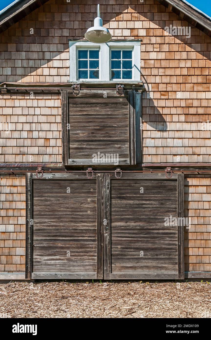 Schiebetüren in der Scheune im Dorris Ranch Park in der Nähe von Springfield, Oregon. Stockfoto