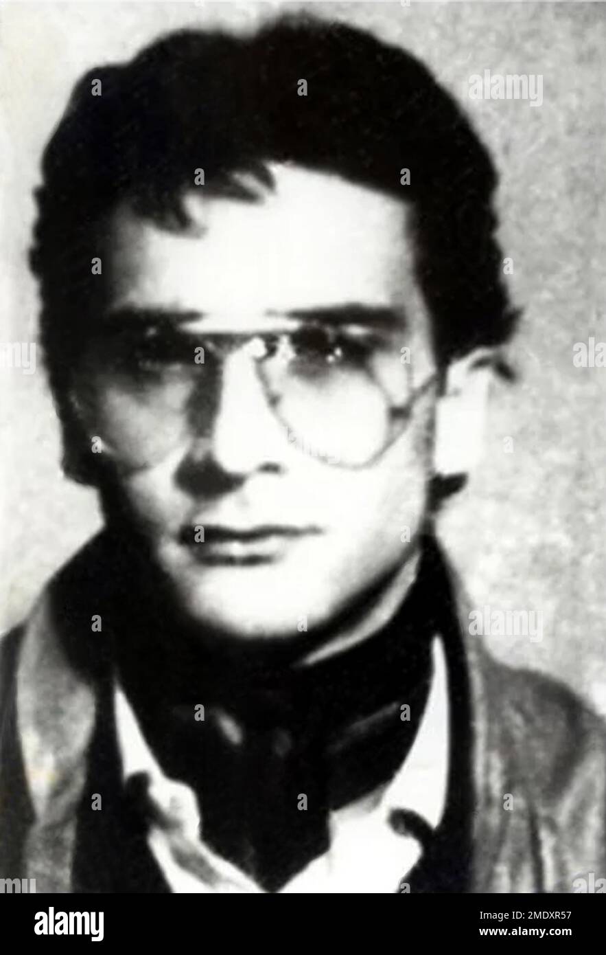 1982 Ca, Castelvetrano , Trapani , ITALIEN : die gefeierte italienische COSA NOSTRA Mafioso und der Killer-Verbrecher MATTEO MESSINA DENARO ( geboren am 26. april 1962 , auch bekannt als Diabolik oder U Siccu ) im Alter von 18 Jahren. War ein sizilianischer Mafia-Boss aus Castelvetrano. Nach den Festnahmen von Bernardo Provenzano am 2006 und Salvatore Lo Piccolo im Jahr 2007 galt er als einer der neuen Führer der sizilianischen Mafia . Der Sohn eines Mafia-Chefs Francesco Denaro. Nach 30 Jahren auf der Flucht wurde er am 16. Januar 2023 in einer Privatklinik in der Hauptstadt Siziliens, Palermo, verhaftet. Beide wurden von der italienischen Polizei und Stockfoto