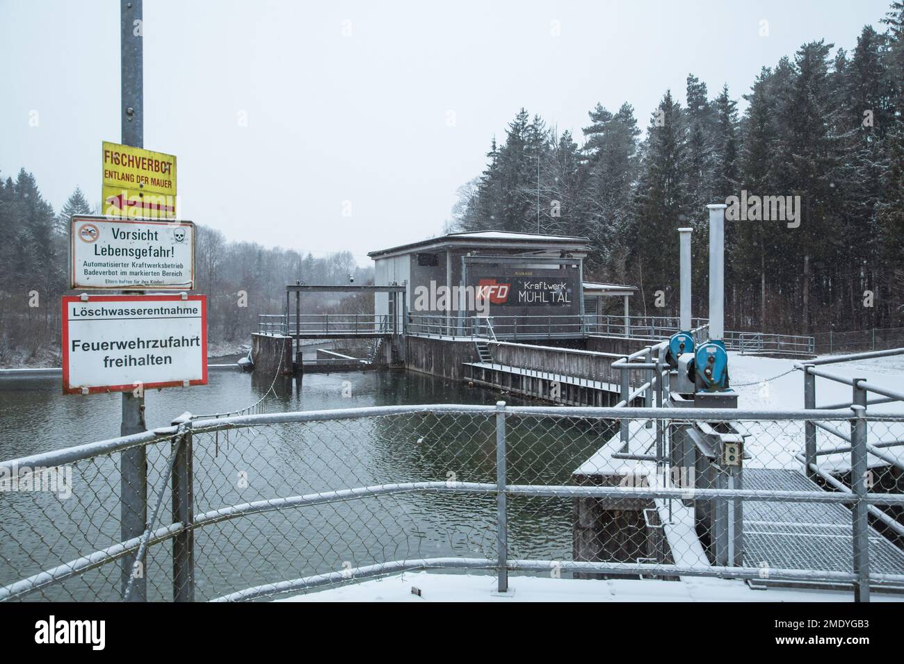 Grüne Energie aus einem Wasserkraftwerk, Vorchdorf, Österreich Stockfoto