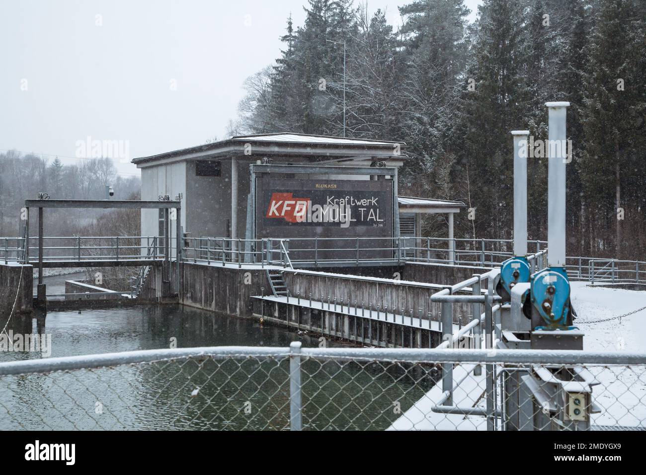 Grüne Energie aus einem Wasserkraftwerk, Vorchdorf, Österreich Stockfoto