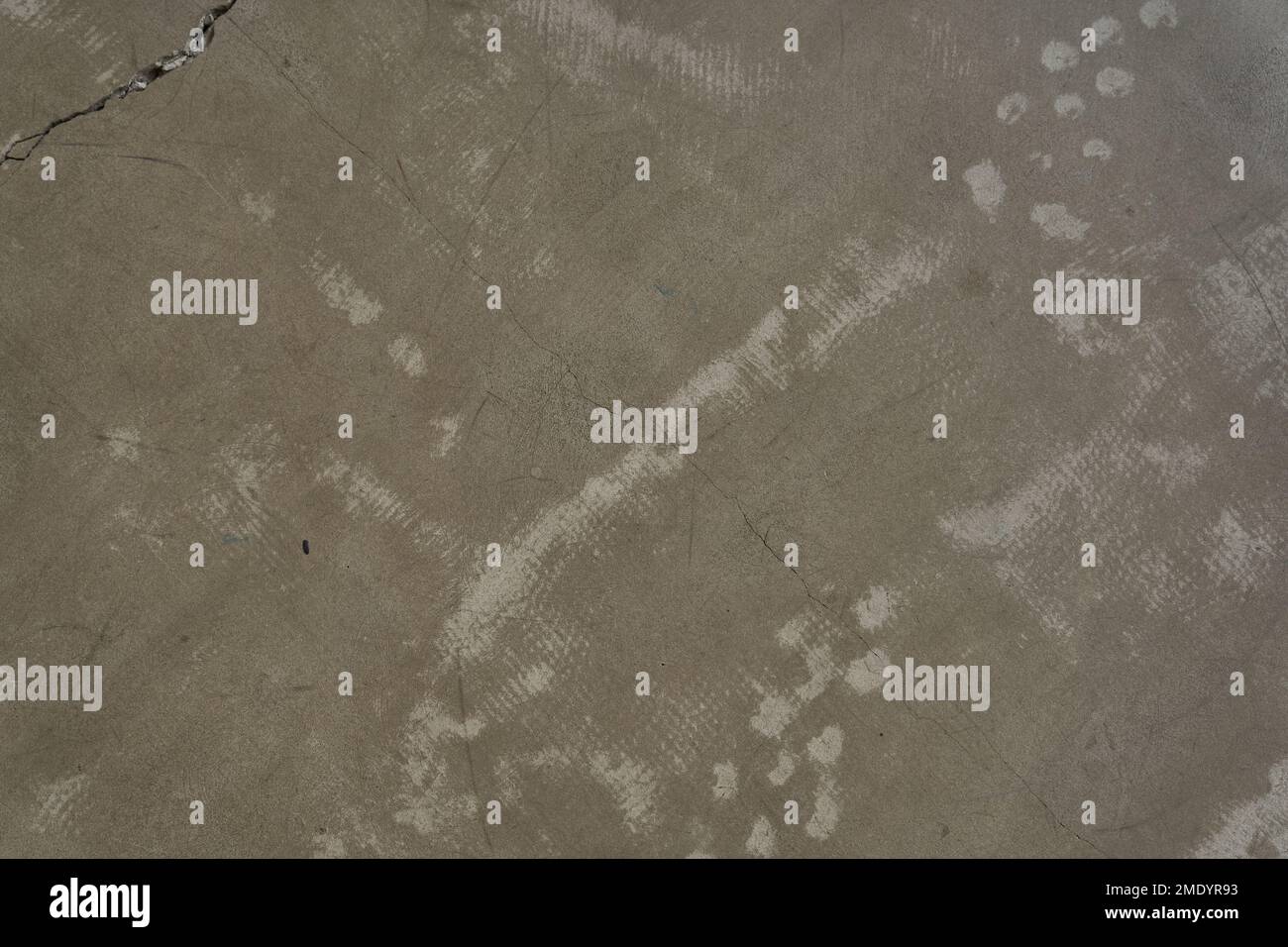 Überlagern Sie den Hintergrund für Ihre Konstruktion mit Platz zum Kopieren. Grauer Betonstein mit rauer Textur. Graue Struktur aus Beton, Zementsteinwand, Wandfläche eines alten Gebäudes. Hochwertiges Foto Stockfoto