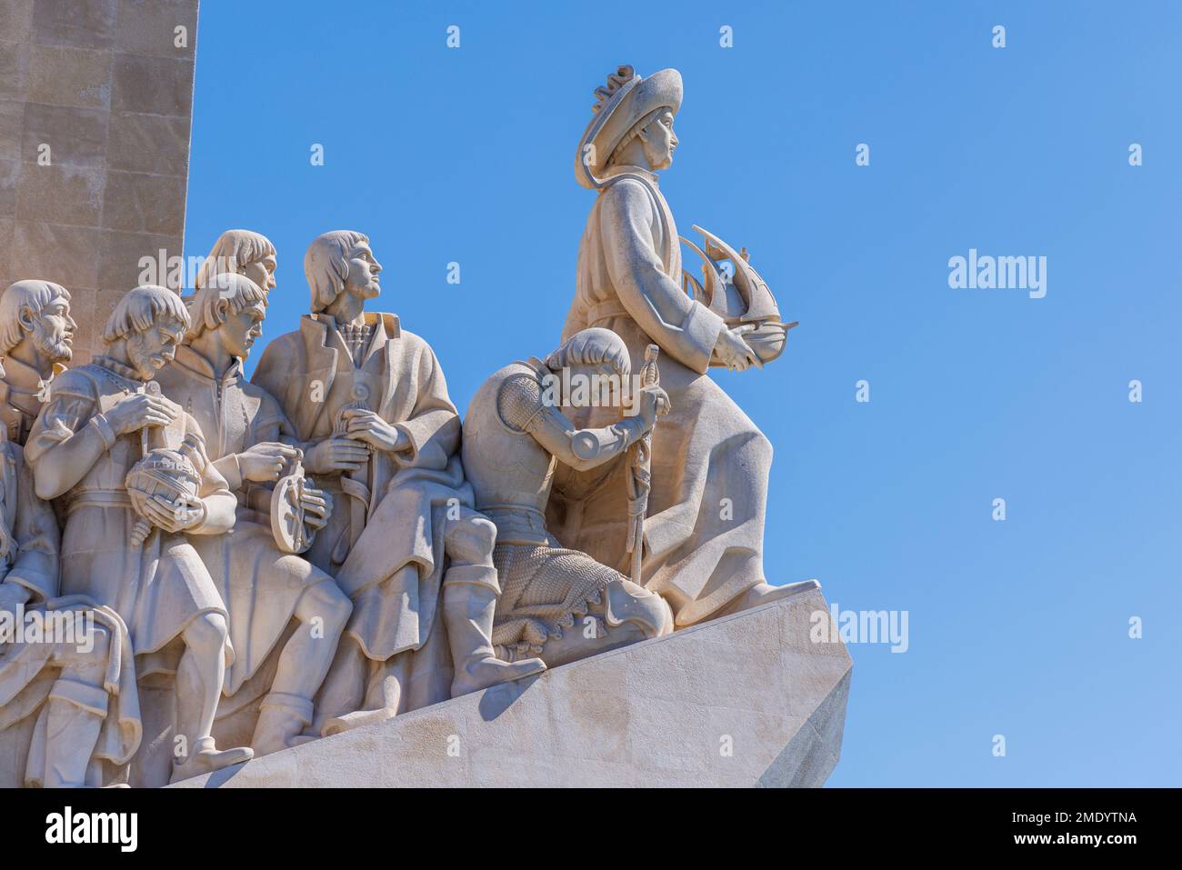 Lissabon, Portugal. Padrão dos Descobrimentos oder Denkmal der Entdeckungen. Das Denkmal wurde in Form eines Karavells erbaut und ehrt Portugiesen Stockfoto