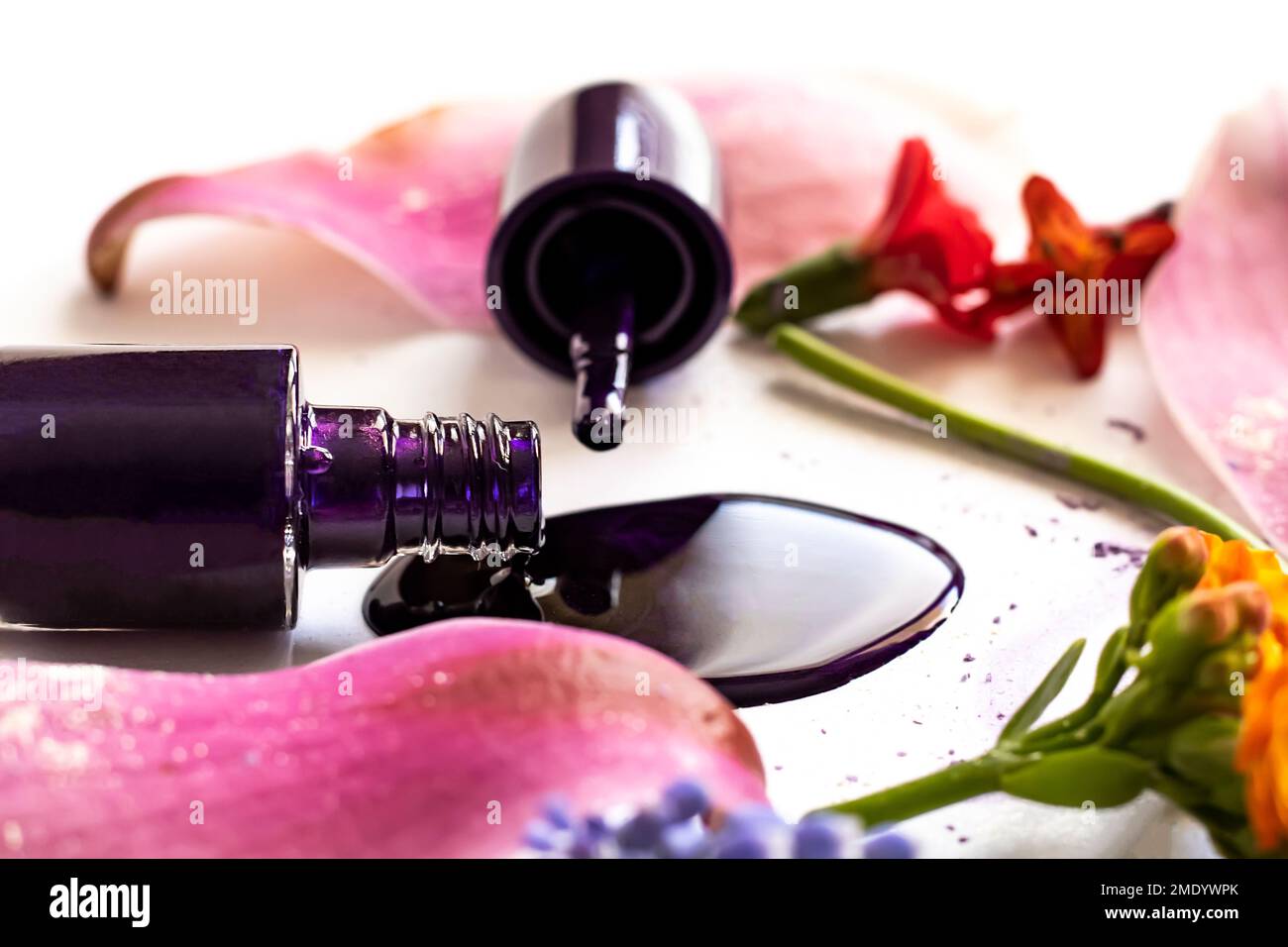 Nagellack mit Blumen Stockfoto
