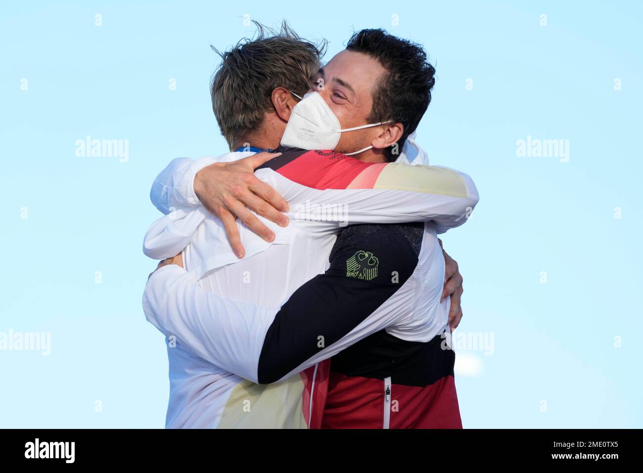 Third placed Germany's Erik Heil and Thomas Ploessel celebrate at the end of the men's 49er medal race during the 2020 Summer Olympics, Tuesday, Aug. 3, 2021, in Fujisawa, Japan. (AP Photo/Bernat Armangue) Stockfoto