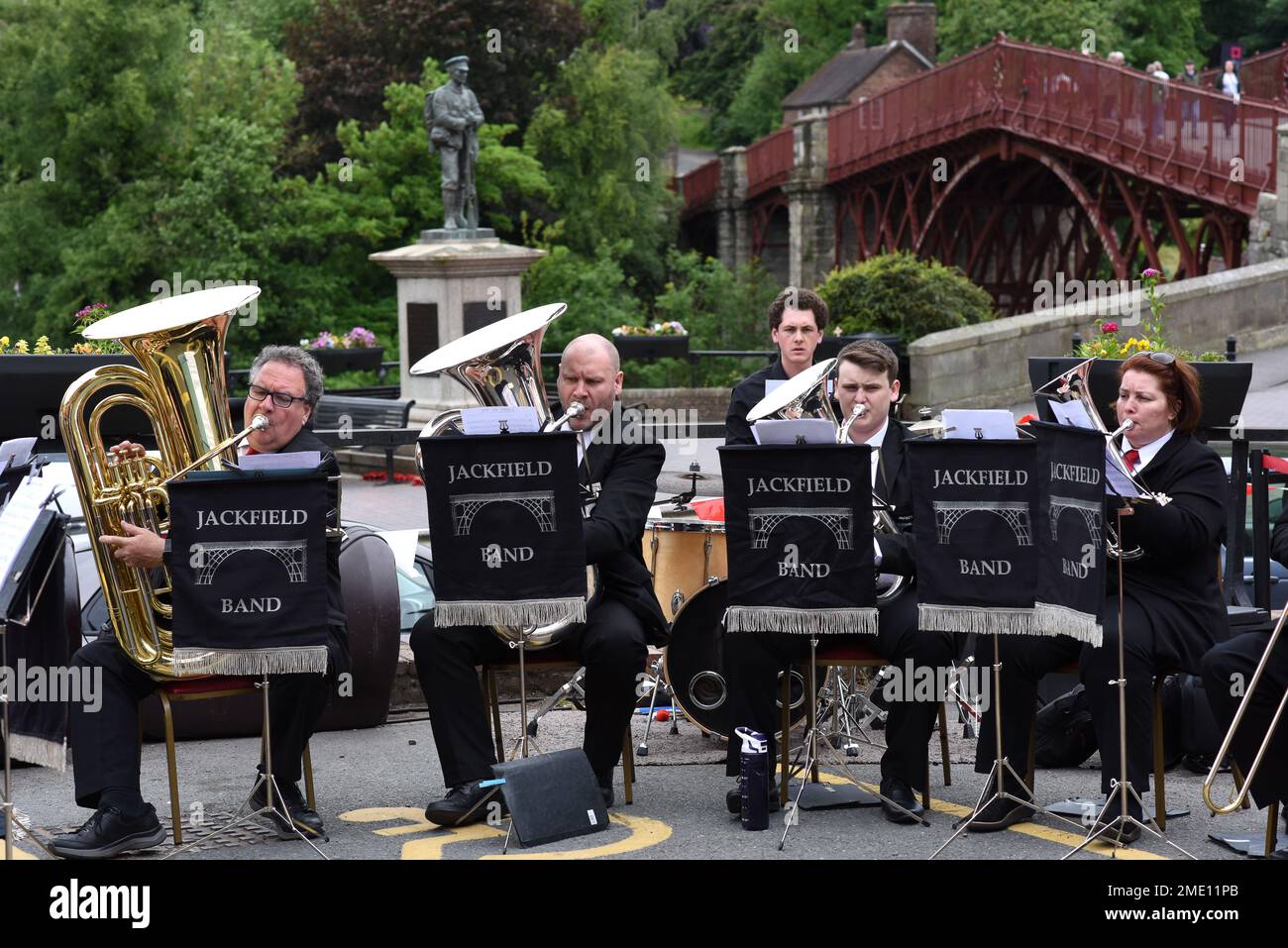 Jackfield Brass Band spielt während der Queens Platinum Jubilee Feiern in Ironbridge. Bild von David Bagnall Stockfoto