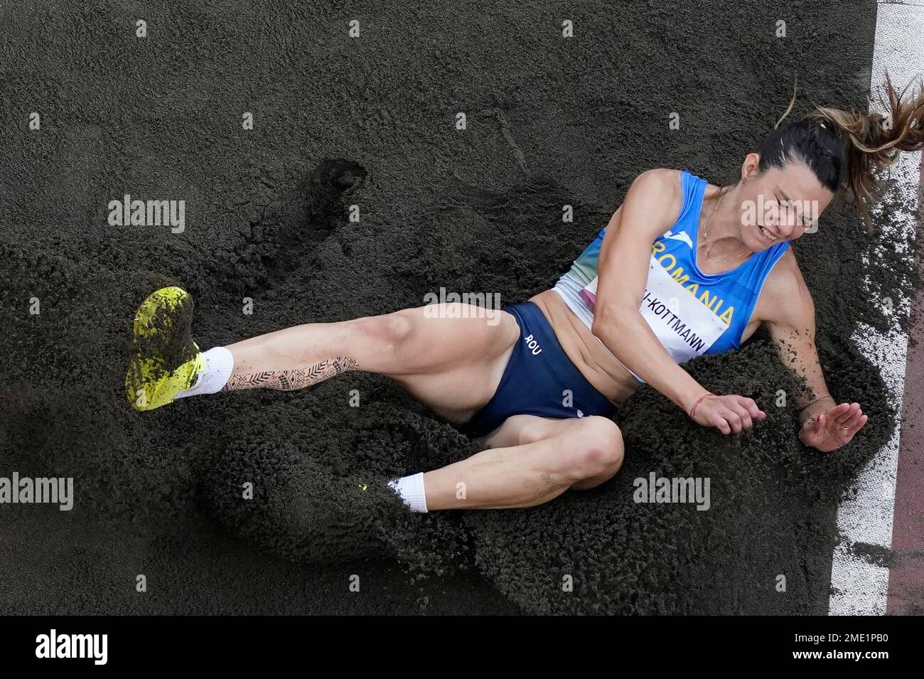 Alina Rotaru-Kottmann, of Romania, competes during a qualifying round of the women's long jump at the 2020 Summer Olympics, Sunday, Aug. 1, 2021, in Tokyo. (AP Photo/Morry Gash) Stockfoto
