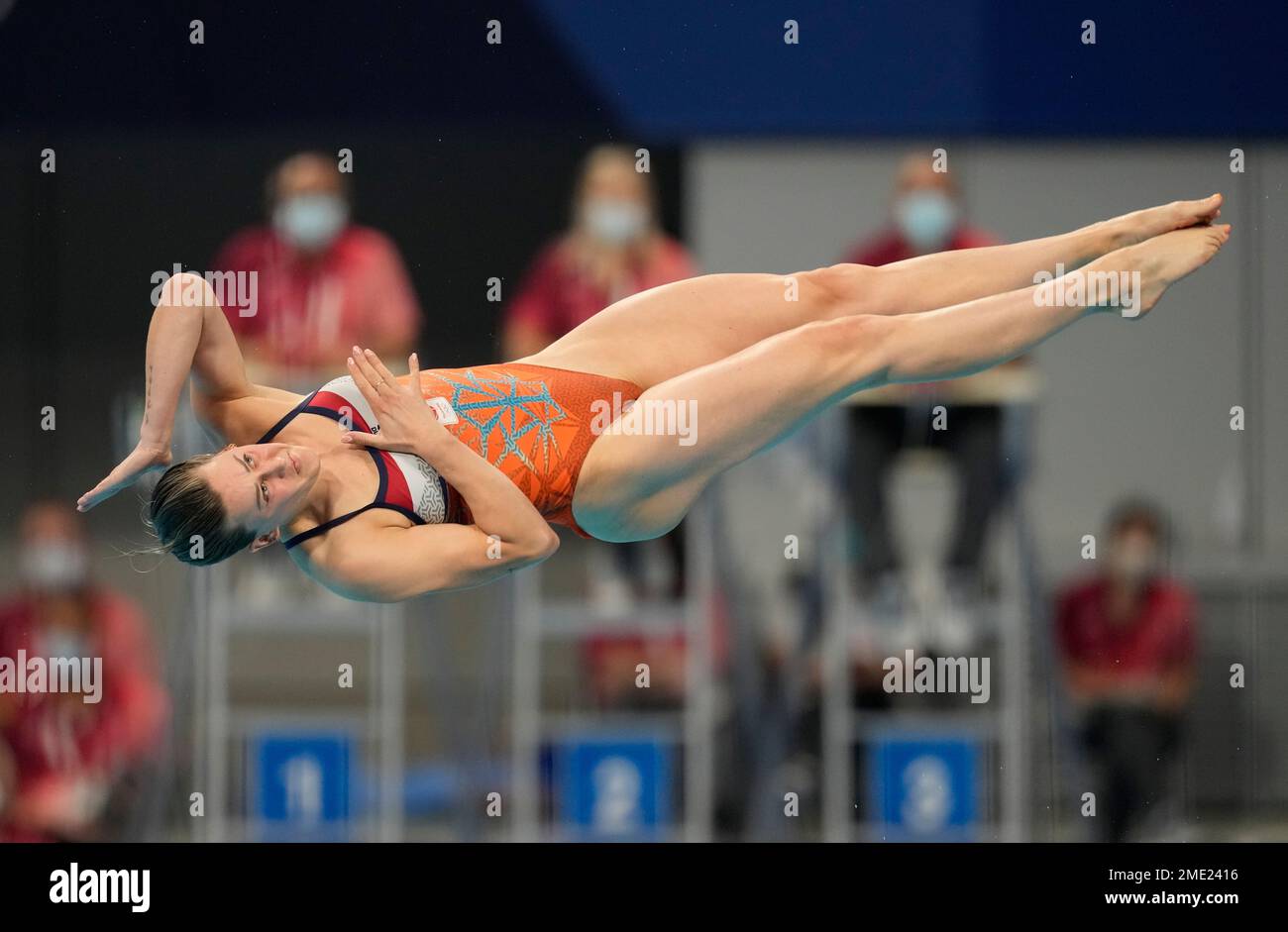 Inge Jansen of Netherlands competes in women's diving 3m springboard semifinal at the Tokyo Aquatics Centre at the 2020 Summer Olympics, Saturday, July 31, 2021, in Tokyo, Japan. (AP Photo/Dmitri Lovetsky) Stockfoto