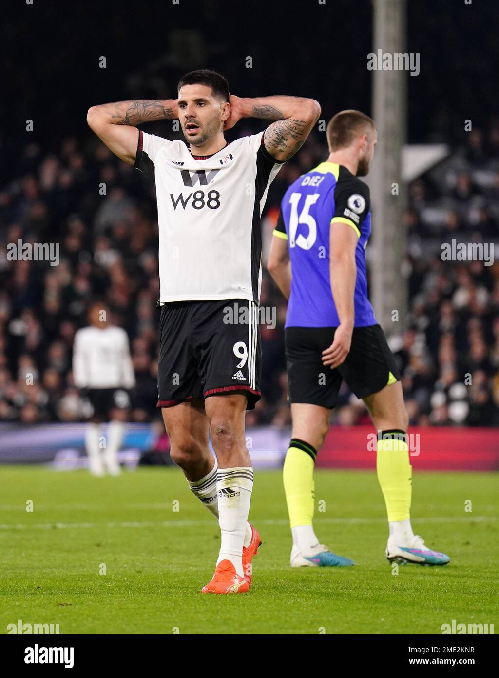 Aleksandar Mitrovic in Fulham hat beim Premier LeagueSpiel im Craven