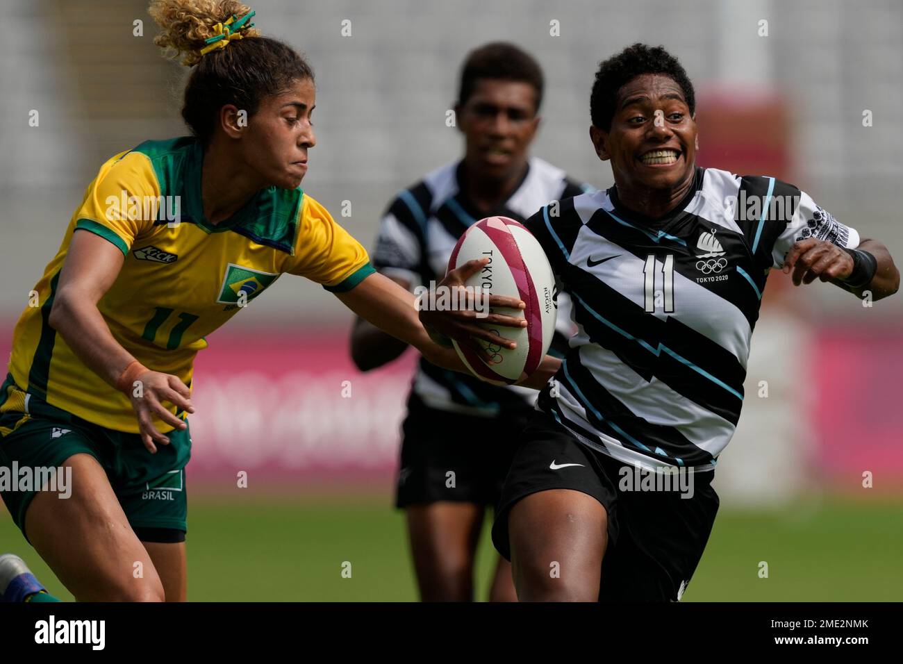 Fiji's Ana Maria Naimasi, right, is pursued by Brazil's Bianca Silva, in their women's rugby sevens match at the 2020 Summer Olympics, Friday, July 30, 2021 in Tokyo, Japan. (AP Photo/Shuji Kajiyama) Stockfoto