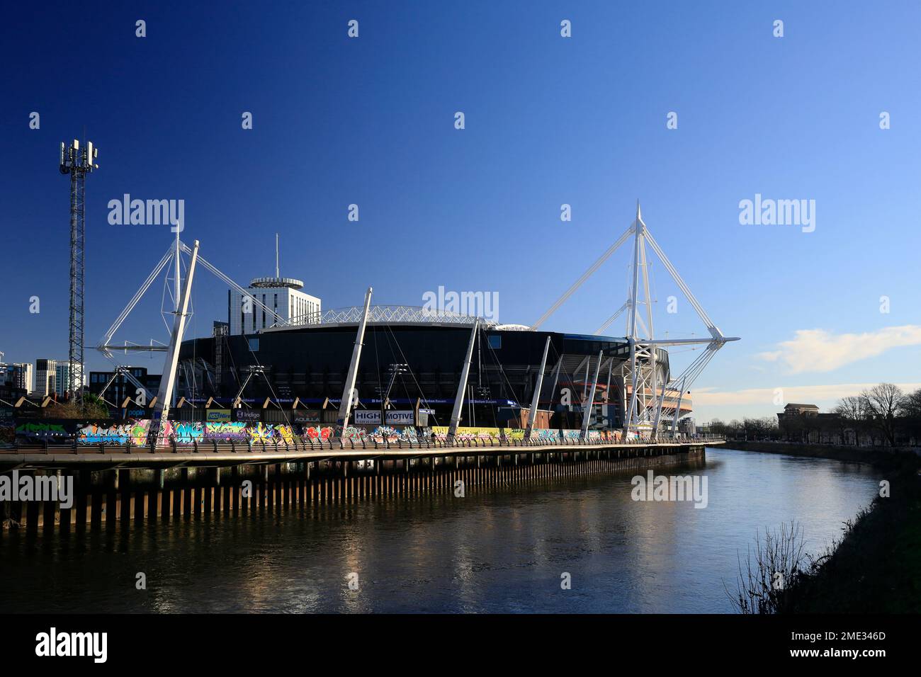 Millennium Stadium Rugby Ground, Fürstentum Stadium, Cardiff Centre, Stand: Januar 2023. Im Winter. Früher bekannt als Cardiff Arms Park. Fluss Taff Stockfoto