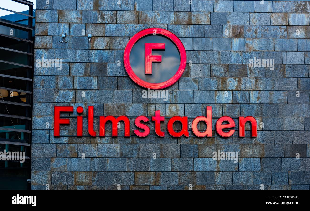 Göteborg, Schweden - Oktober 17 2021: Filmstaden-Logo an der Wand eines Kinos. Stockfoto