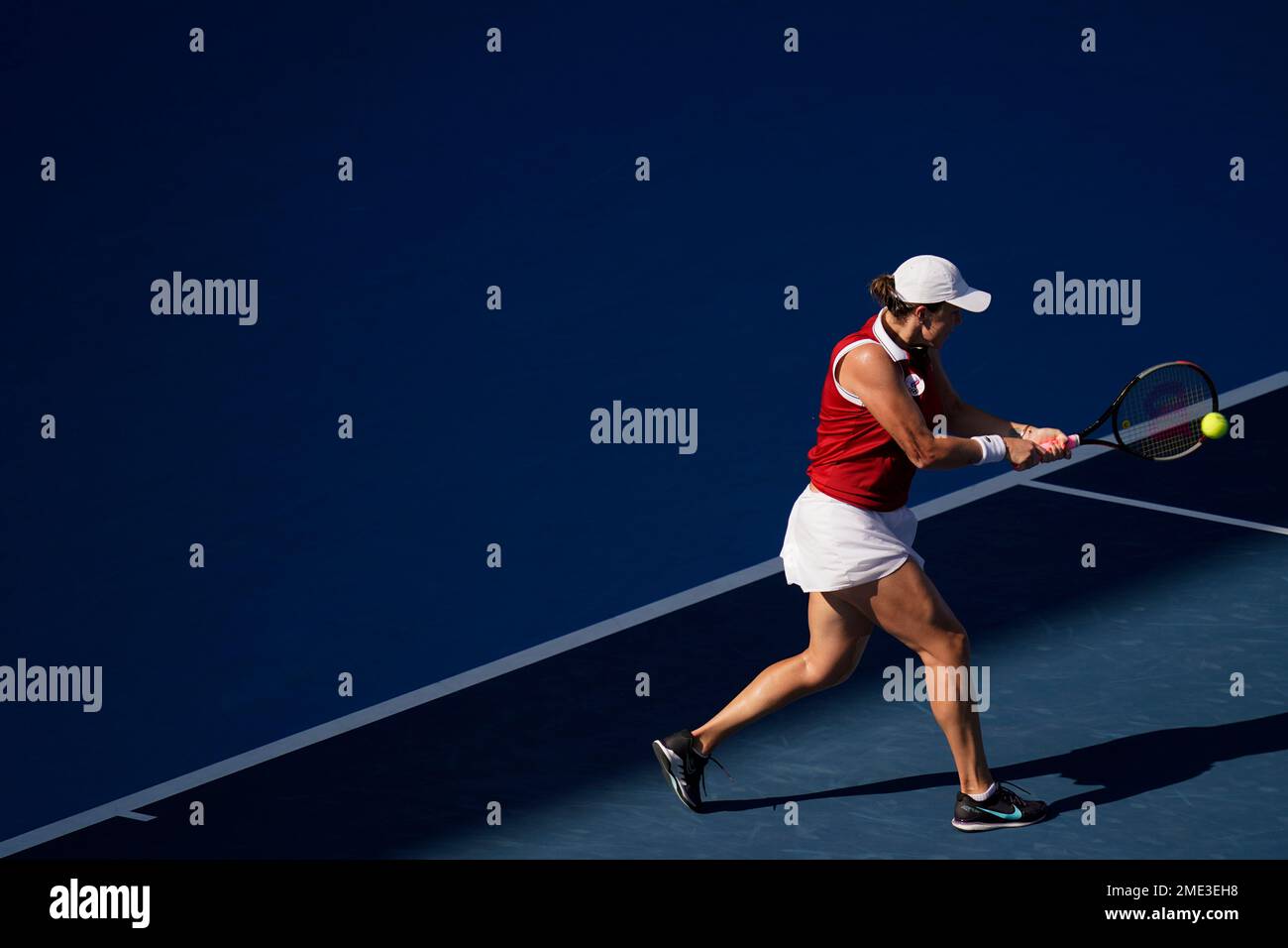 Anastasia Pavlyuchenkova, of the Russian Olympic Committee, returns to Belinda Bencic, of Switzerland, during the quarterfinal round of the women's tennis competition at the 2020 Summer Olympics, Wednesday, July 28, 2021, in Tokyo, Japan. (AP Photo/Patrick Semansky) Stockfoto
