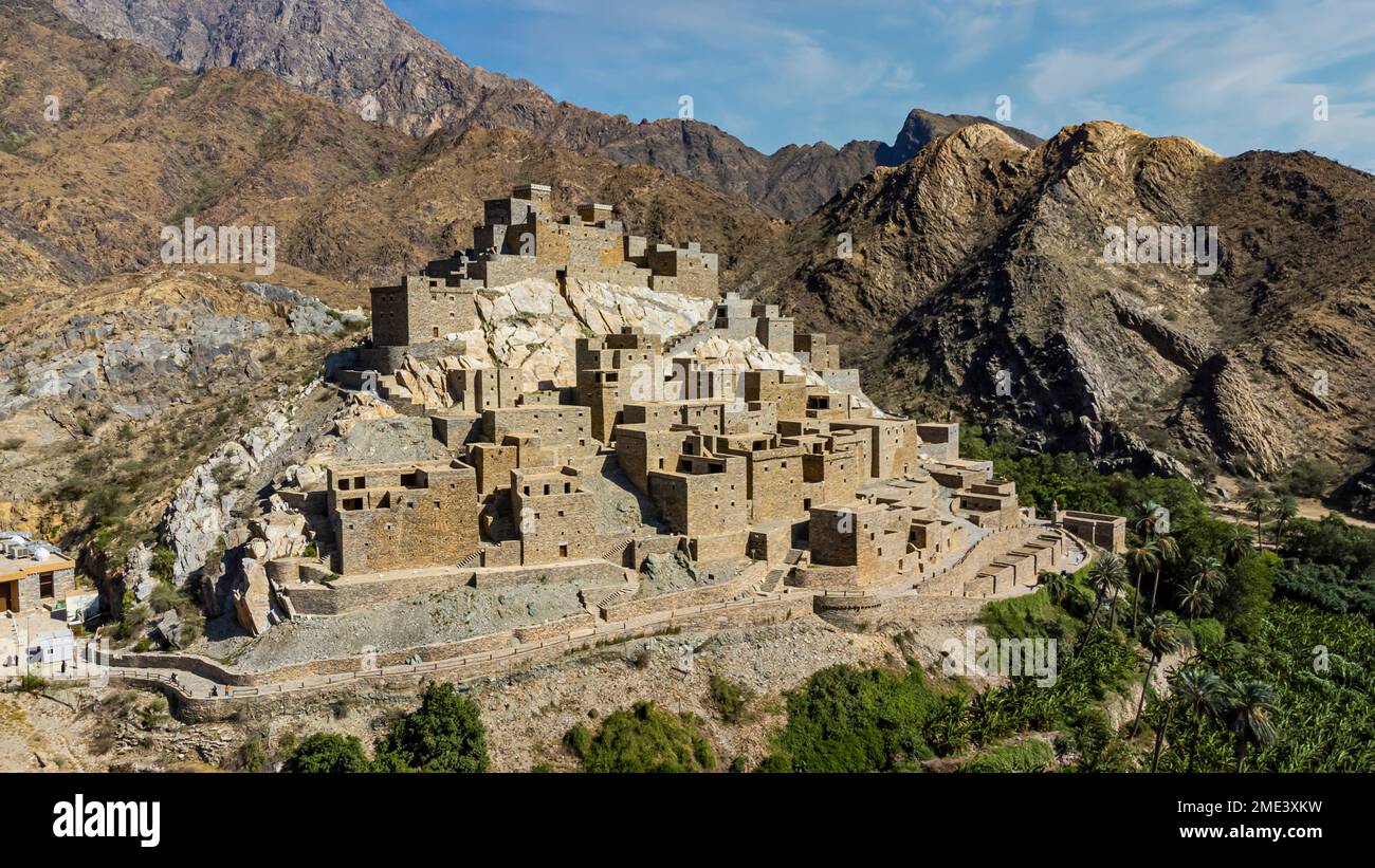 Saudi-Arabien, Al Makhwah, Zee Ain, Blick aus der Vogelperspektive auf das antike Dorf, das auf dem Gipfel des Weißen Berges erbaut wurde Stockfoto