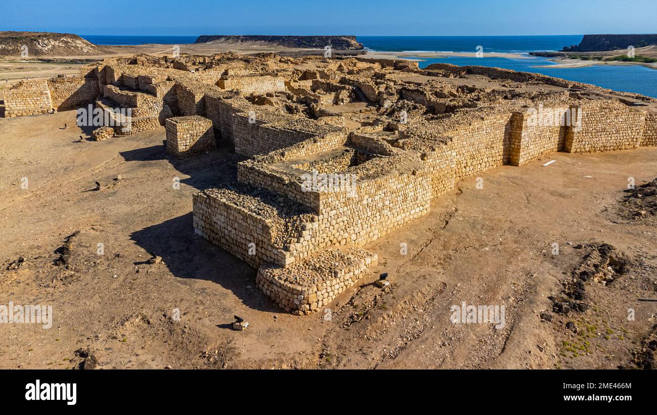 Oman, Dhofar, Taqah, Luftpanorama der antiken Ruinen von Sumhuram Stockfoto