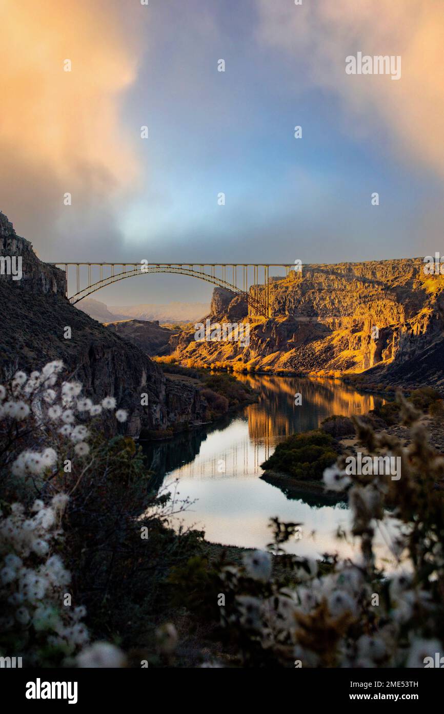Golden Hour Sonnenuntergang in Twin Falls, Idaho an der Perrine Bridge. Etwa 2 Stunden von Boise oder Idaho Falls entfernt. Stockfoto