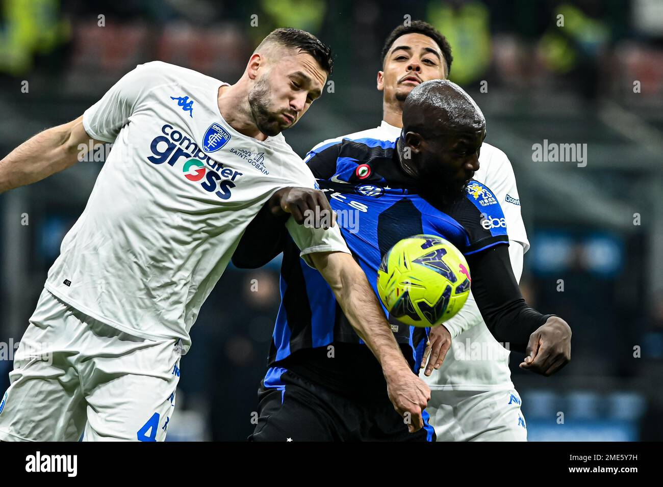 Mailand, Italien. 23. Januar 2023. Sebastian Walukiewicz von Empoli und Romelu Lukaku vom FC Internazionale während des Fußballspiels der italienischen Serie A FC Internazionale vs Empoli in Mailand, Italien am 23. Januar 2023 Gutschrift: Piero Cruciatti/Alamy Live News Stockfoto