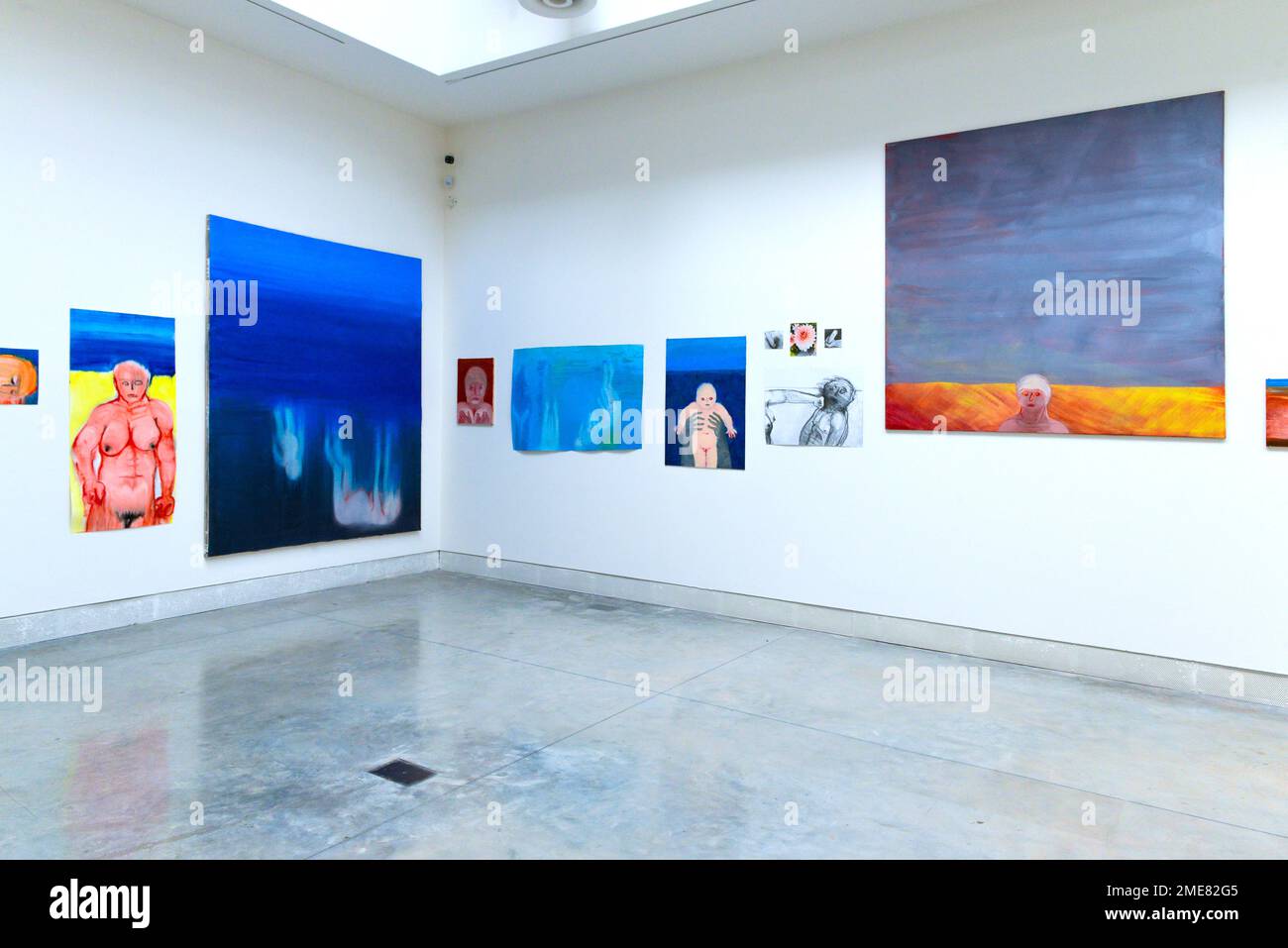 Venedig, Italien - 3. Juli 2022: Zeitgenössische Gemälde im Central Pavillon während der 58. stattfindenden internationalen Kunstausstellung der biennale von Venedig Stockfoto