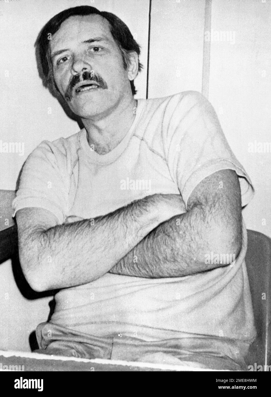 Garrett Brock Trapnell, 41, shown in prison at Marion, Ill., March 19, 1979, says he's entitled to Secret Service protection and is soliciting campaign funds of the National Christian Democratic Party presidential candidate. He's serving two life sentences at a federal prison for aircraft hijacking. (AP Photo) Stockfoto
