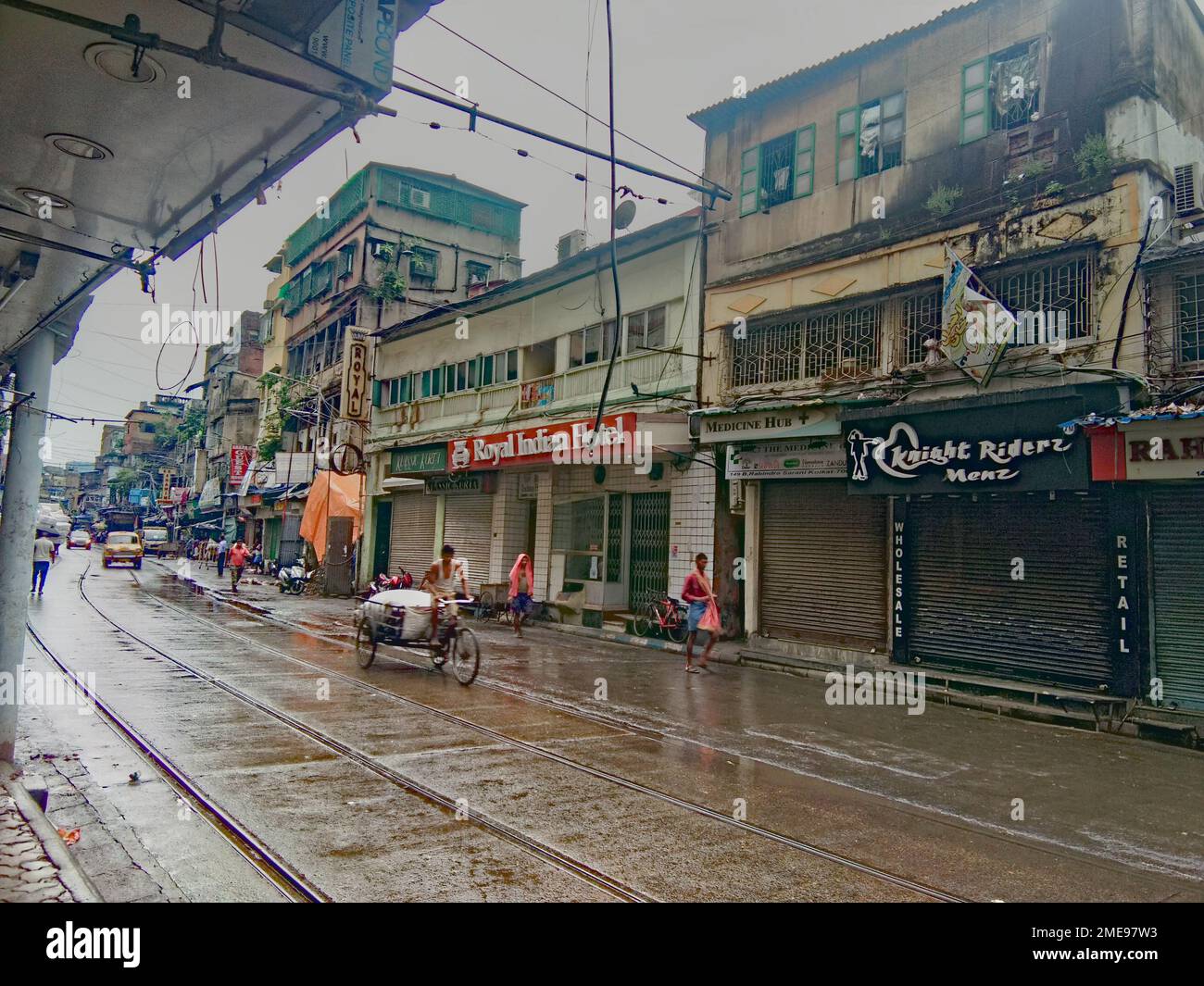 14.09.2021 kolkata West bengal indien, Straßenfotografie an regnerischen Morgentagen in kalkutta indien Stockfoto