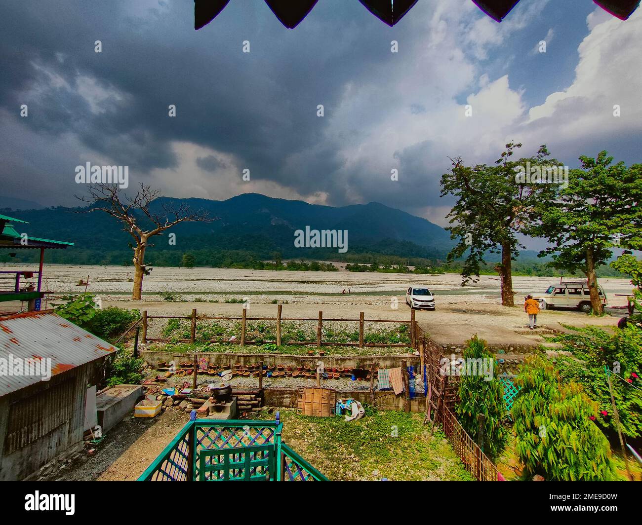 29.05.2022 alipurduar West bengal india, Landschaftsblick auf den Bergfluss vom Dschungelresort in jayanti india Stockfoto