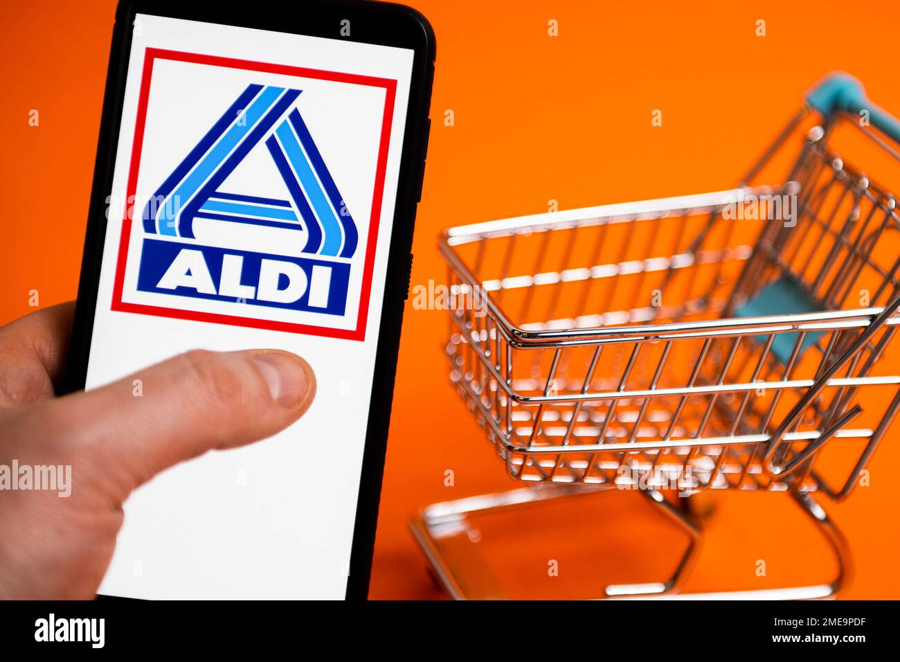 Polen. 23. Januar 2023. In dieser Fotoabbildung wird ein Aldi-Logo auf einem Smartphone angezeigt. (Foto: Mateusz Slodkowski/SOPA Images/Sipa USA) Guthaben: SIPA USA/Alamy Live News Stockfoto