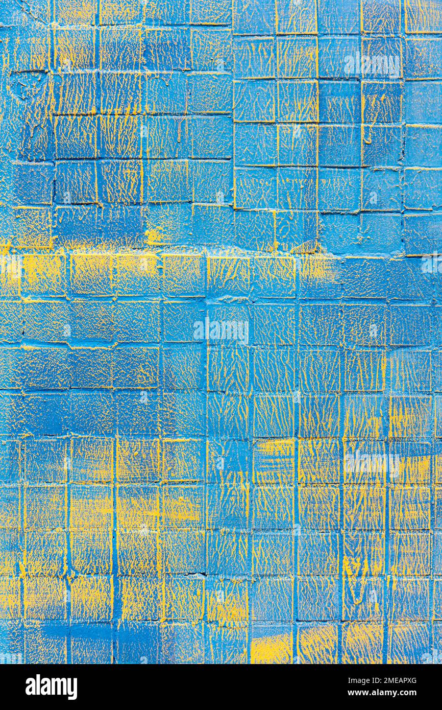 Farbiger Grunge-Hintergrund. Abstrakte Textur auf blauer Fliesenwand. Stockfoto