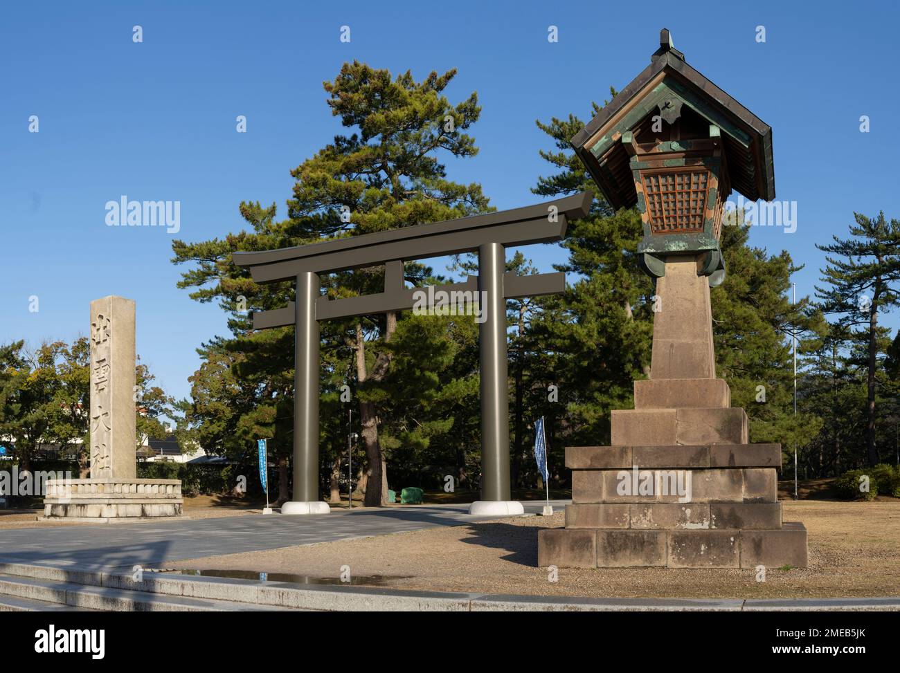 Das Haupttor von Izumotaisha, ein wichtiger Shinto-Schrein in Izumo, Präfektur Shimane, Japan. Stockfoto