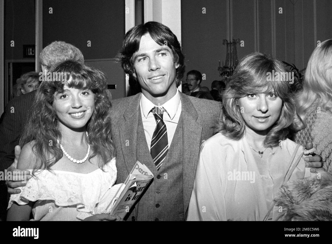 Richard Hatch und Pam Fairchild und Robin Fairchild auf der After-Party zur Eröffnungsnacht von Little Johnny Jones am 6. Mai 1981 im LA Music Center. Kredit: Ralph Dominguez/MediaPunch Stockfoto