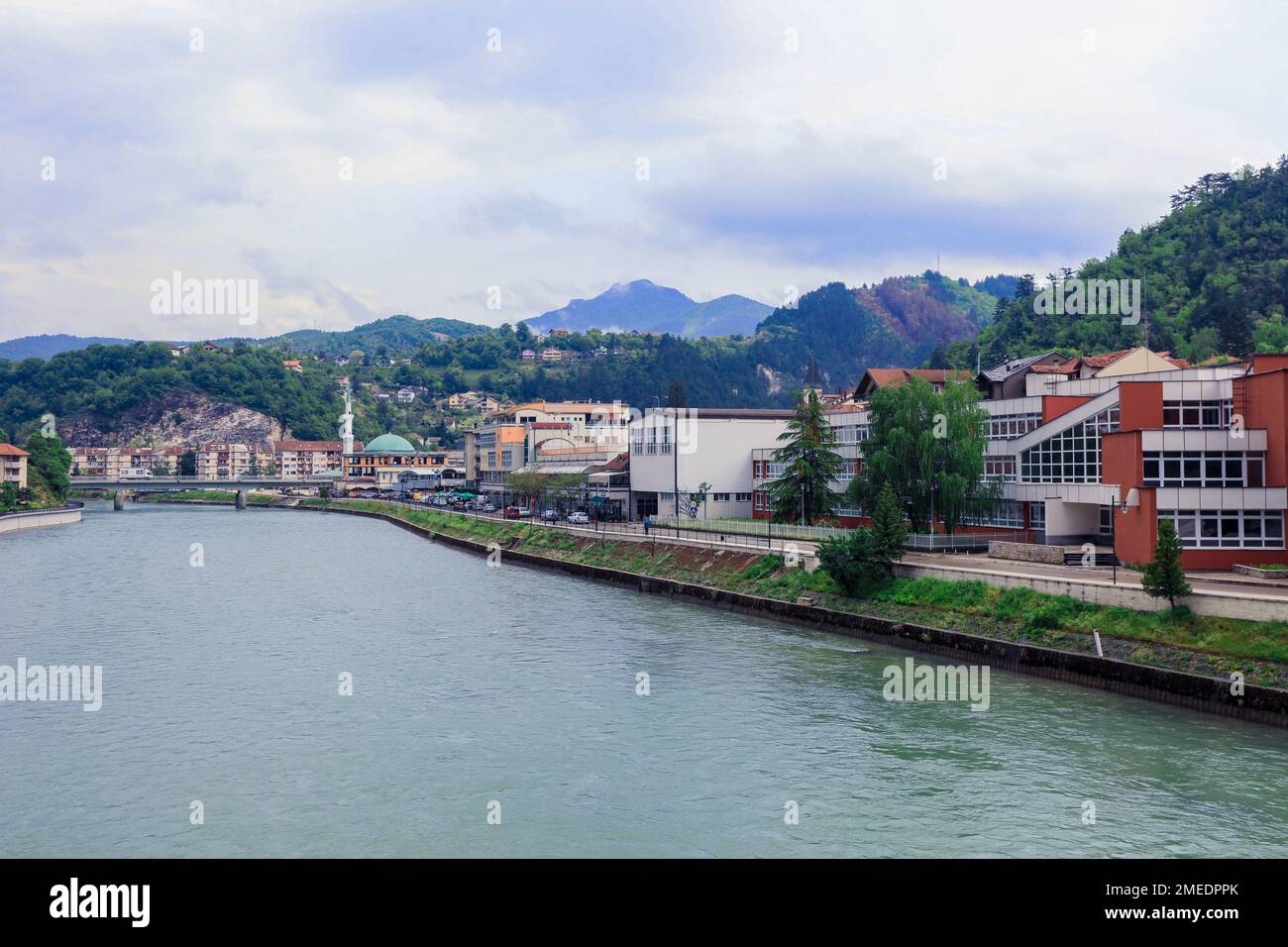 Panoramablick auf das Stadtzentrum von Spring Konjic, Bosnien und Herzegowina Stockfoto