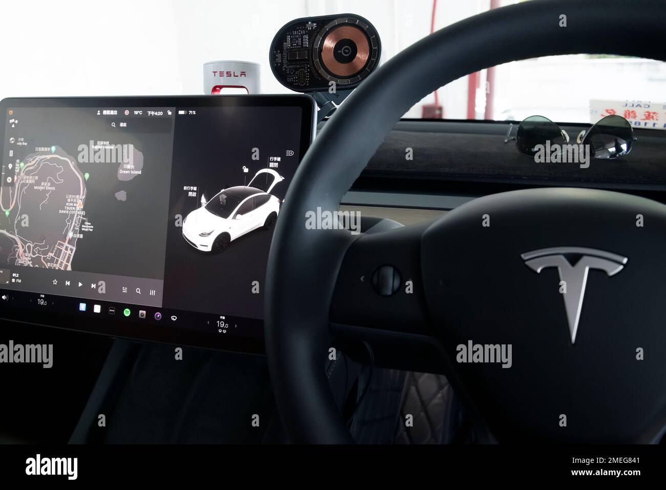 Tesla Car, Innenraum, Hongkong, China. Stockfoto