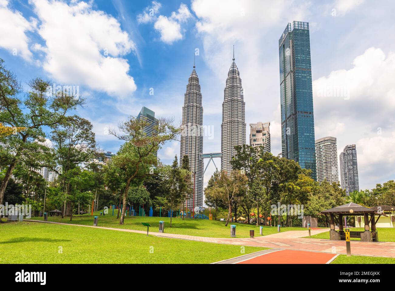 12. Januar 2023: petronas Twin Towers, die höchsten Gebäude in Kuala Lumpur, malaysia und die höchsten Zwillingstürme der Welt. Die Bauarbeiten begannen Stockfoto