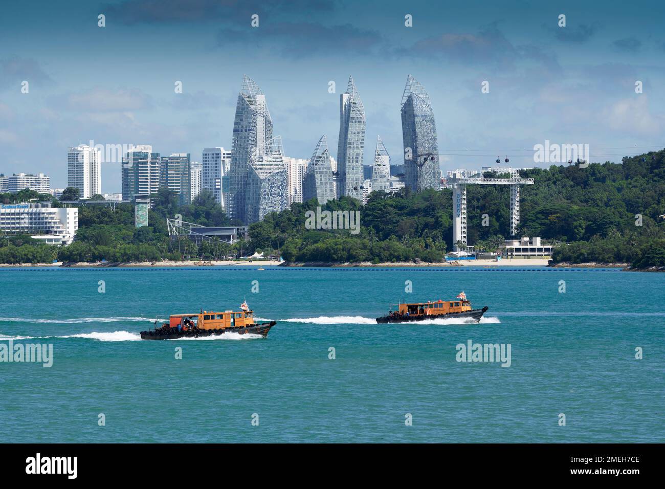 Singapur. Blick auf Reflektionen in Keppel Bay vom Meer. Stockfoto