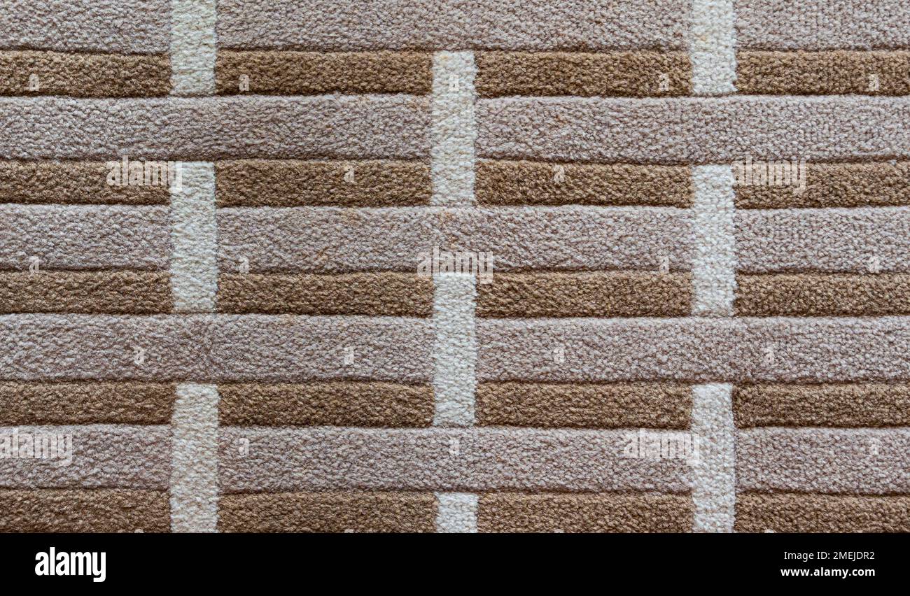 Hintergrund des braun-grau gestreiften Teppichs. Stockfoto