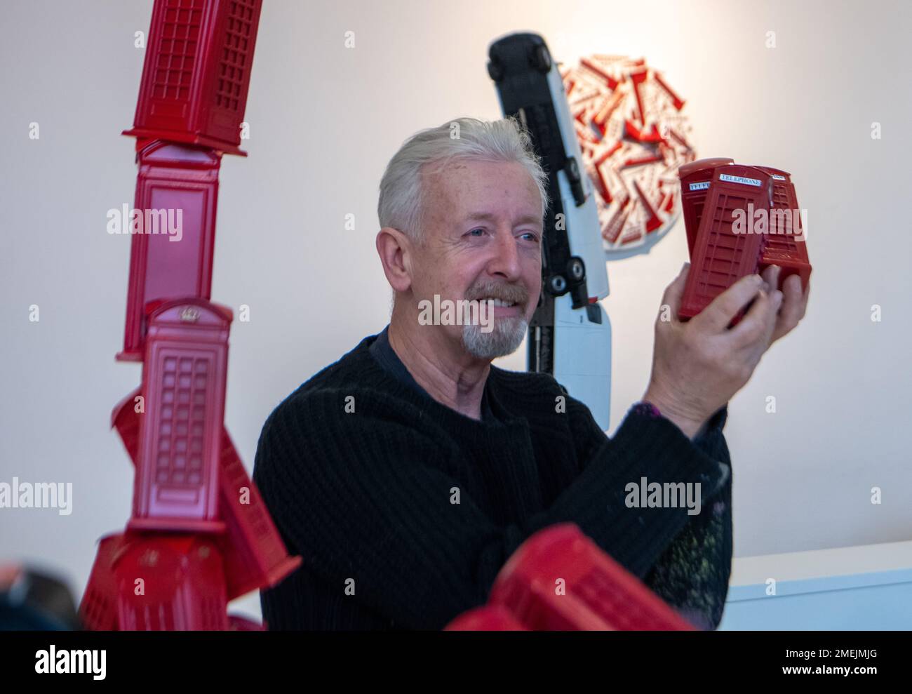 London, Großbritannien. 24. Januar 2023. David Mach kehrt nach London zurück, um monumentale Stücke in seiner Ausstellung Heavy Metal zu präsentieren, die bis zum 25. März 2023 mit Pangolin London ausgestellt wurde. Kredit: Ian Davidson/Alamy Live News Stockfoto