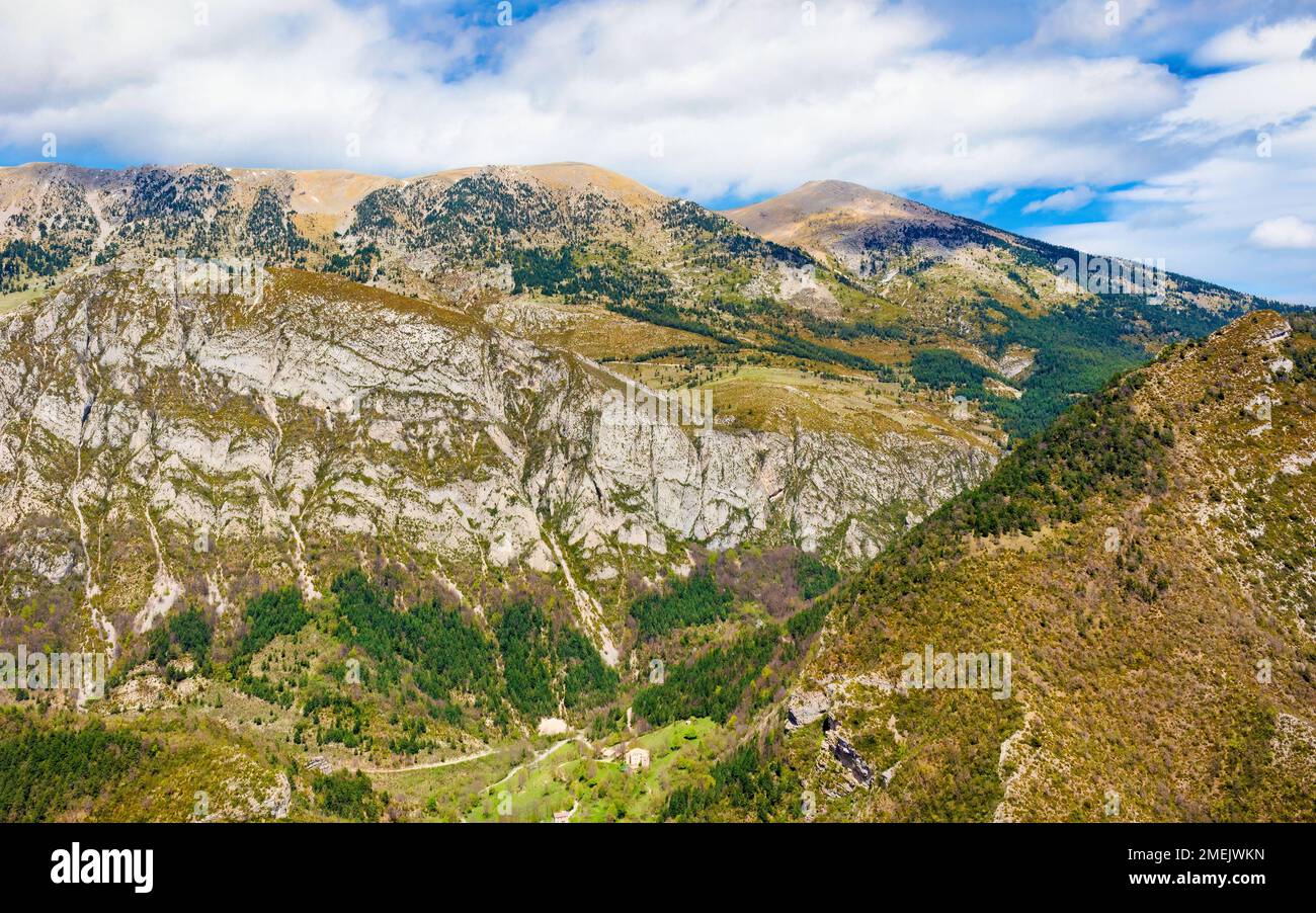 Panoramablick auf die Berge des Cadi-Massivs vom Grasolent-Aussichtspunkt aus mit Blick nach Osten. Bergeda, Katalonien, Spanien Stockfoto