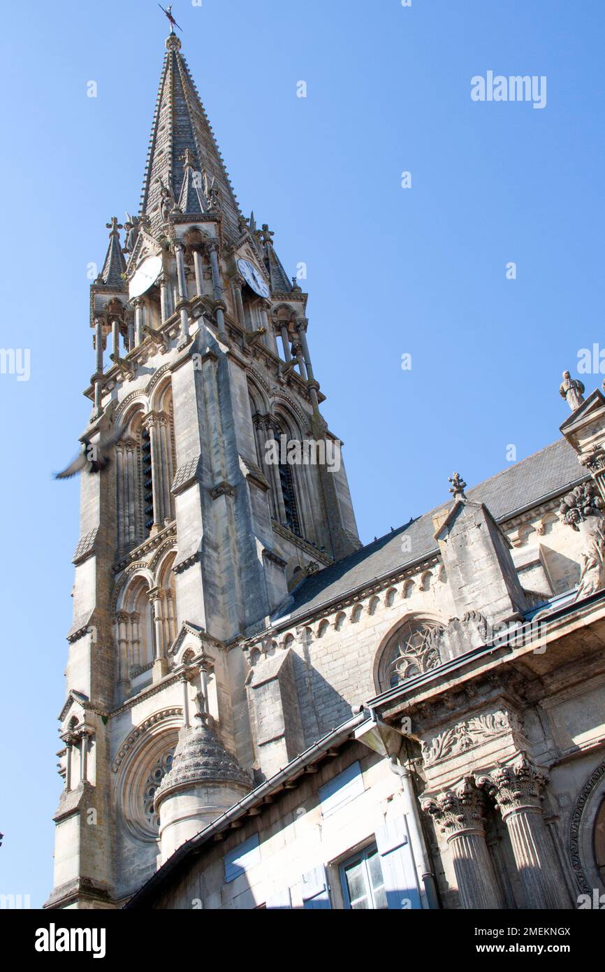 Glockenturm der Kirche Notre-Dame de Joinville in Haute-Marne, Frankreich Stockfoto