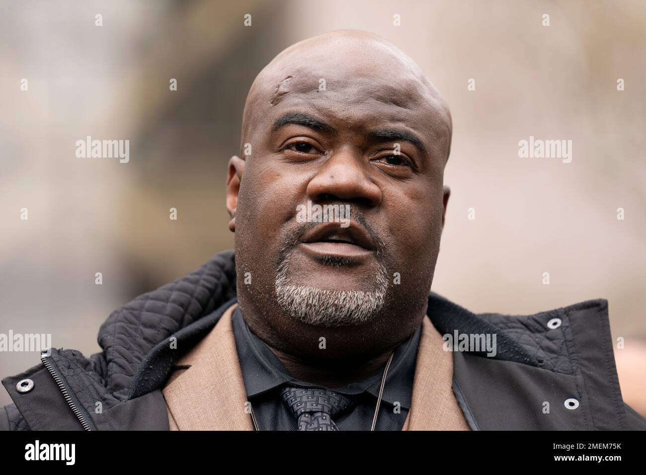 Rodney Floyd, brother of George Floyd, speaks during a news conference outside the Hennepin County Government Center before the murder trial against the former Minneapolis police officer Derek Chauvin in the killing of George Floyd advances to jury deliberations, Monday, April 19, 2021, in Minneapolis. (AP Photo/John Minchillo) Stockfoto
