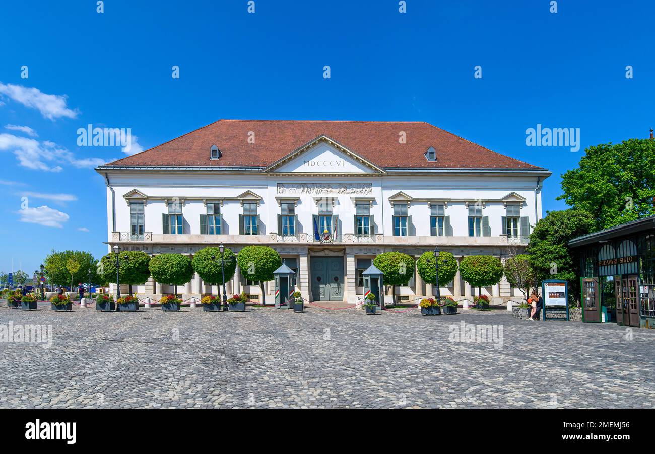 Budapest, Ungarn. Sandor-Palast oder Präsidentenpalast neben dem königlichen Budaer Palast Stockfoto