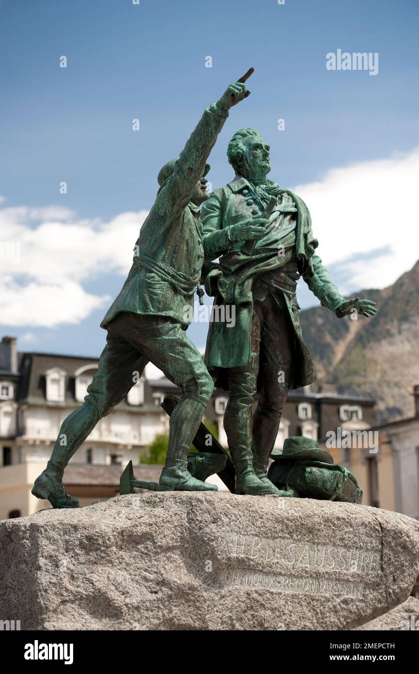 Frankreich, Rhone-Alpes, Haute-Savoie, Chamonix-Mont-Blanc (Chamonix), Statue des alpinen Entdeckers Horace-Benedict de Saussure Stockfoto