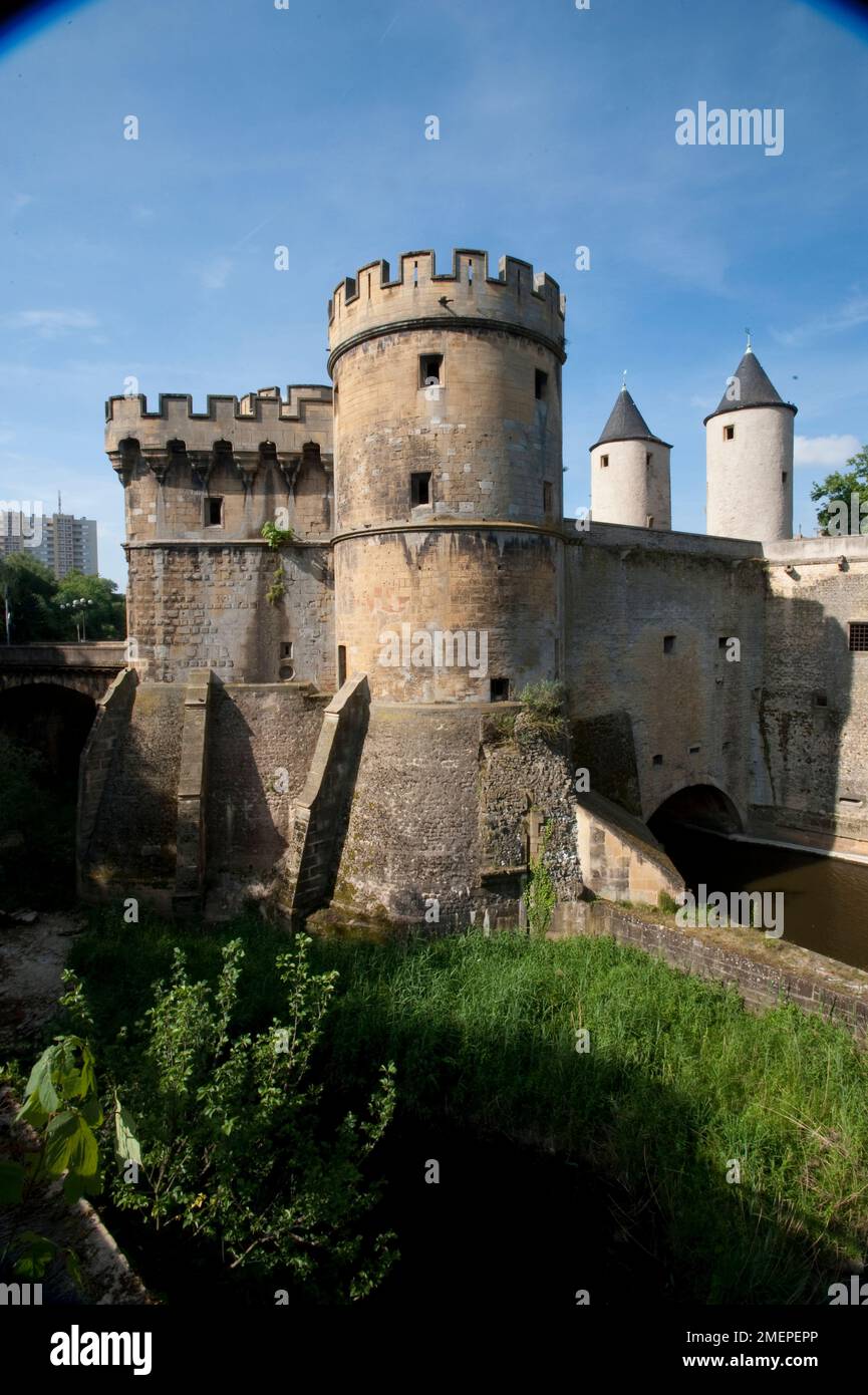 Frankreich, Lothringen, Metz, Deutsches Tor (Porte des Allemands), mittelalterliche Brückenburg aus dem 13. Jahrhundert Stockfoto
