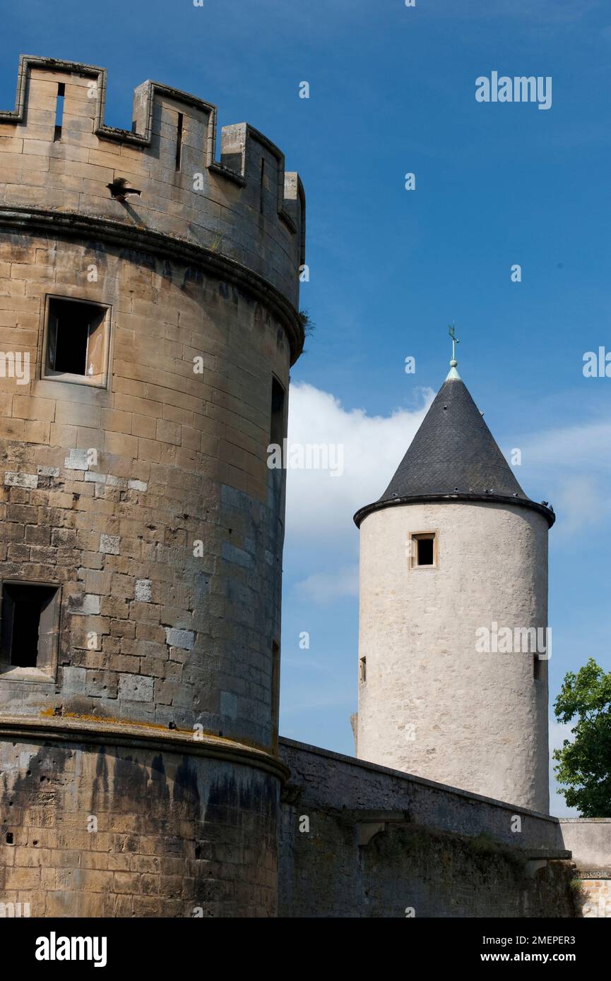 Frankreich, Lothringen, Metz, Deutsches Tor (Porte des Allemands), mittelalterliche Brückenburg aus dem 13. Jahrhundert, Türme Stockfoto